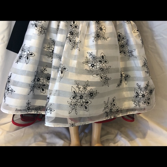 Girls dress - Picture 2 of 5